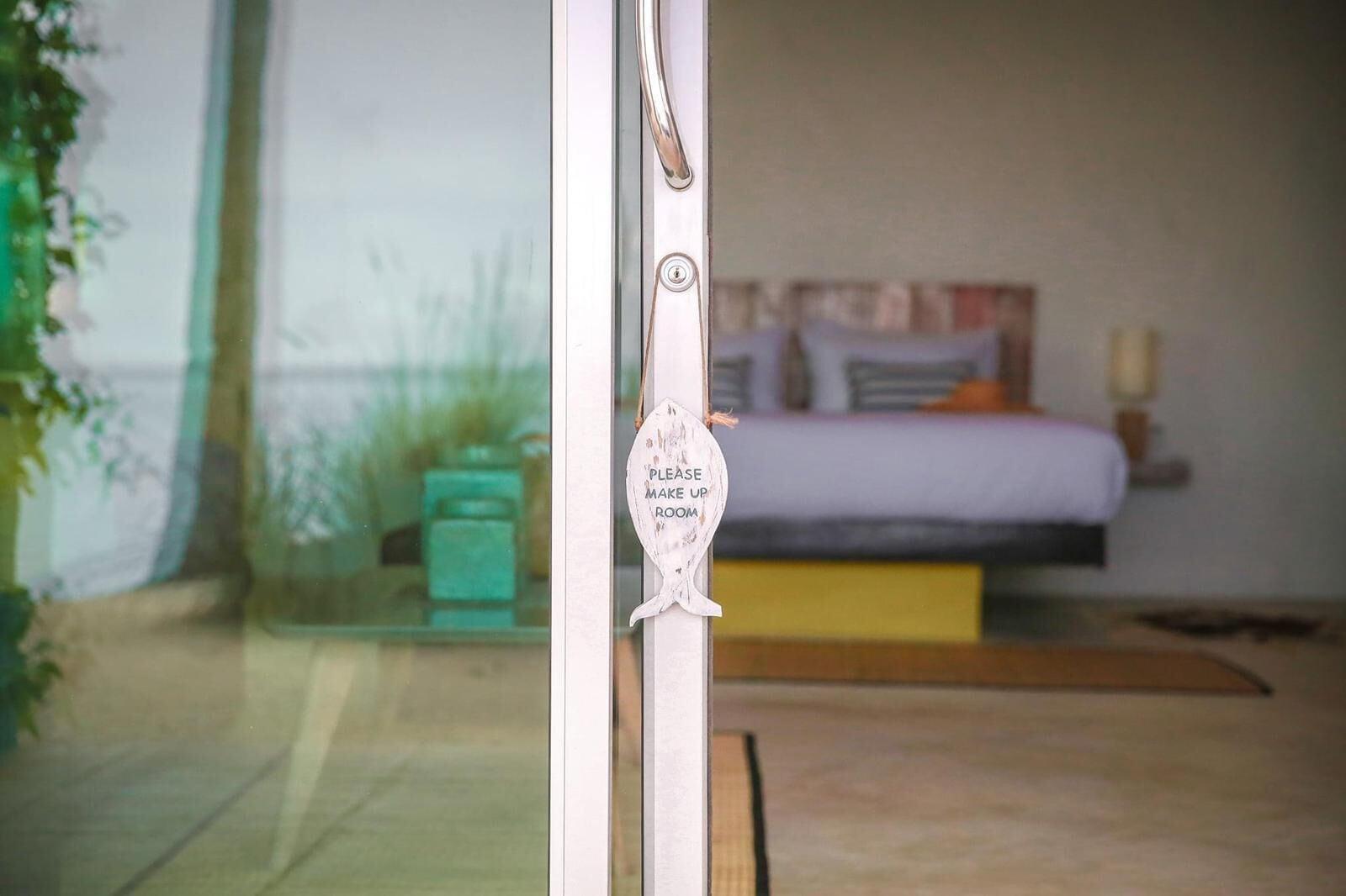 Lime N Soda Beachfront Resort Thong Sala Exterior photo