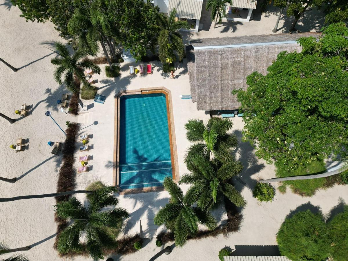 Lime N Soda Beachfront Resort Thong Sala Exterior photo