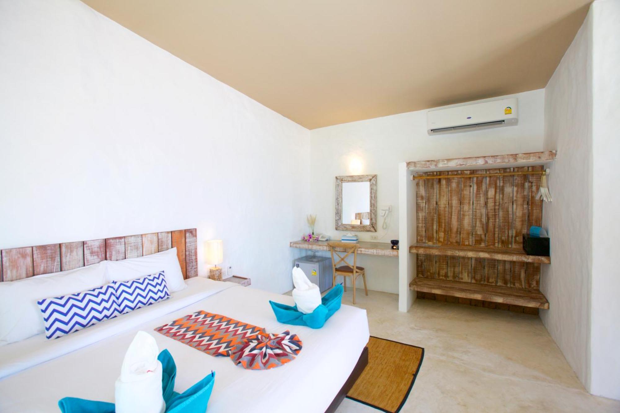 Lime N Soda Beachfront Resort Thong Sala Exterior photo