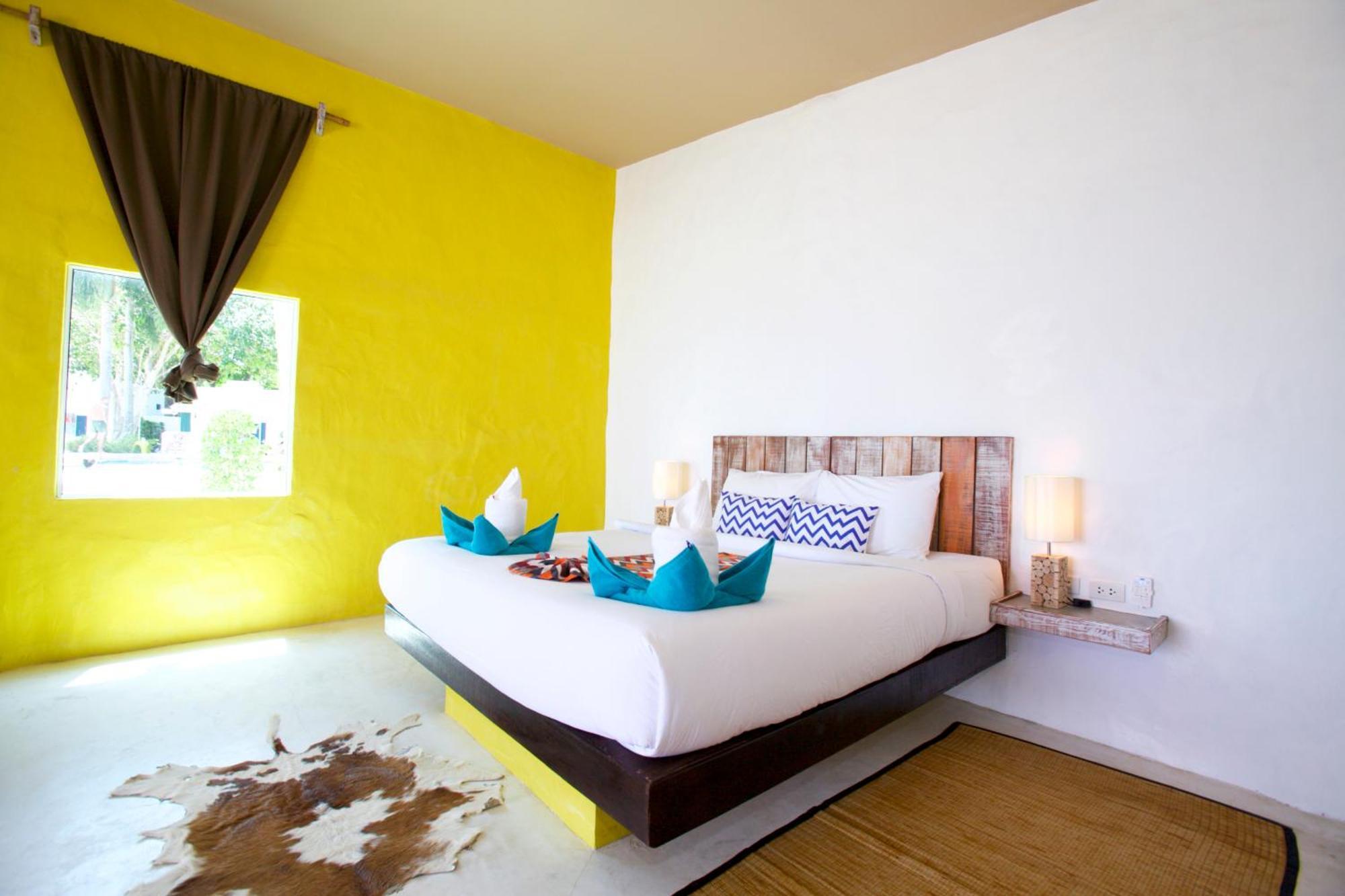 Lime N Soda Beachfront Resort Thong Sala Exterior photo