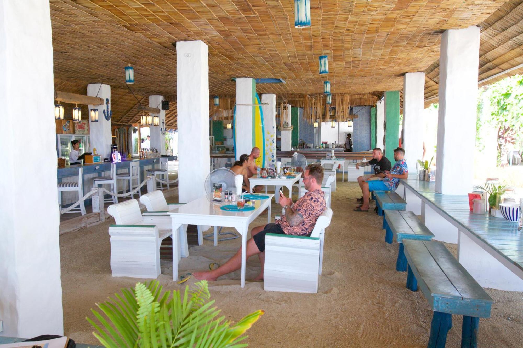 Lime N Soda Beachfront Resort Thong Sala Exterior photo