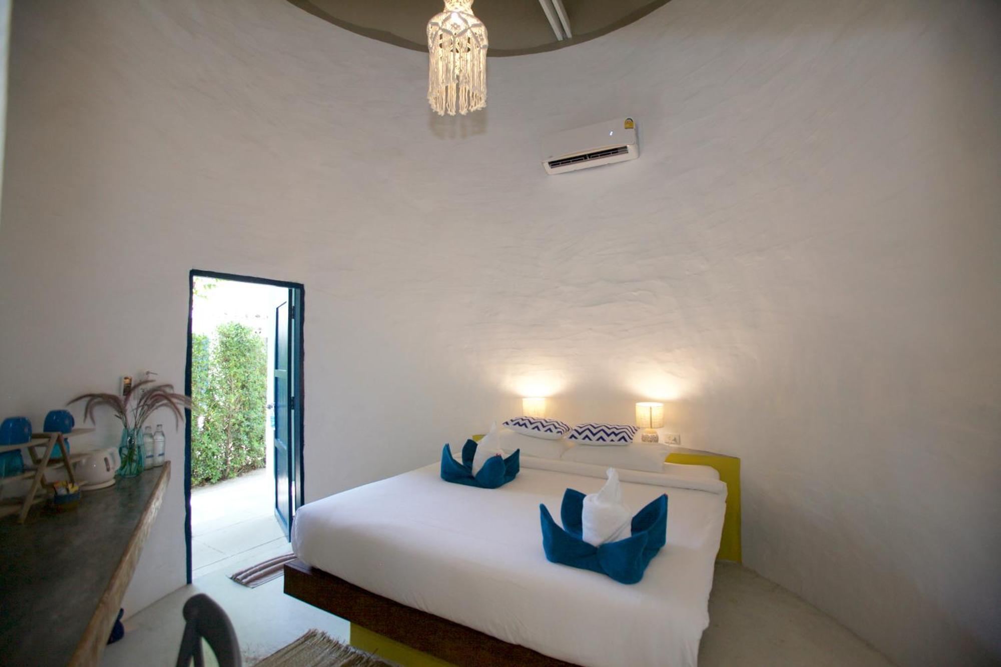Lime N Soda Beachfront Resort Thong Sala Room photo