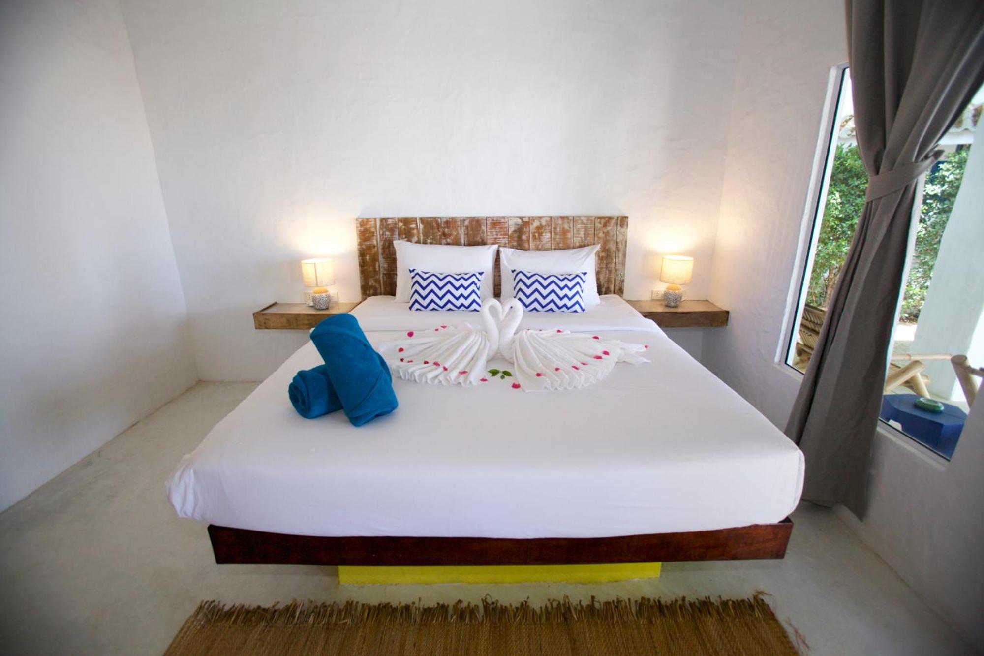 Lime N Soda Beachfront Resort Thong Sala Room photo