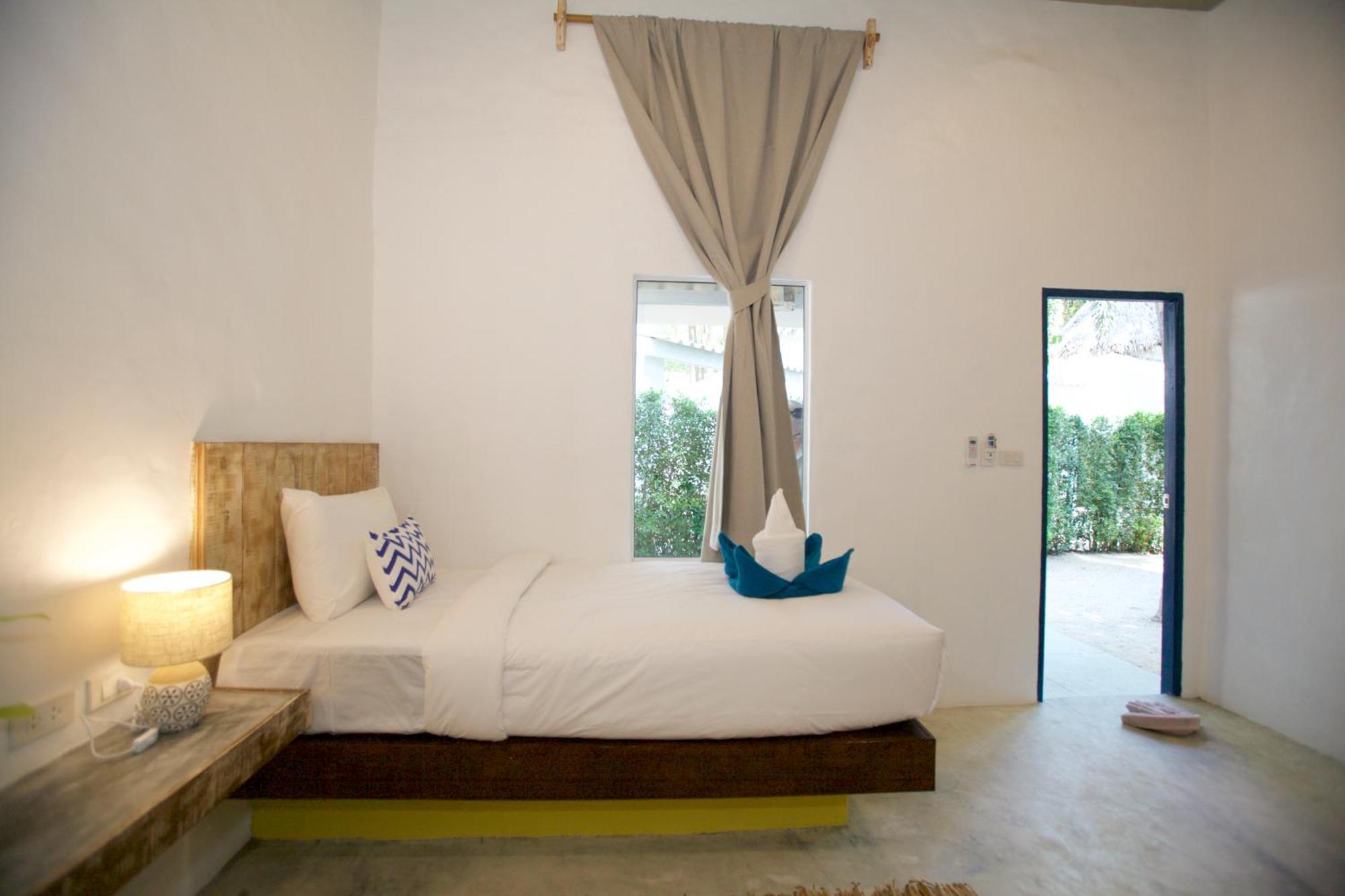 Lime N Soda Beachfront Resort Thong Sala Room photo