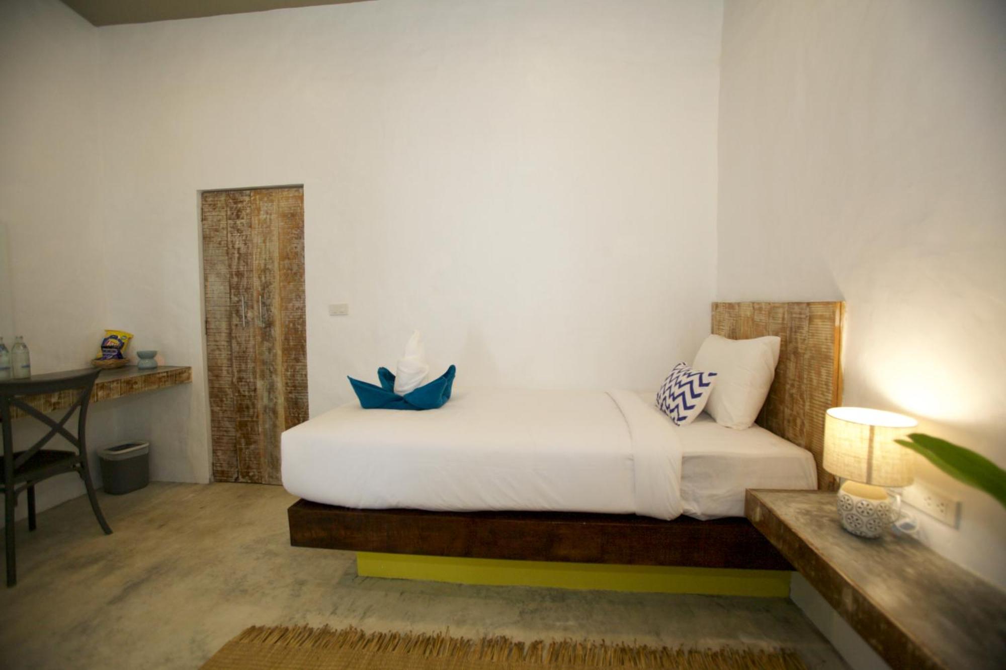 Lime N Soda Beachfront Resort Thong Sala Room photo