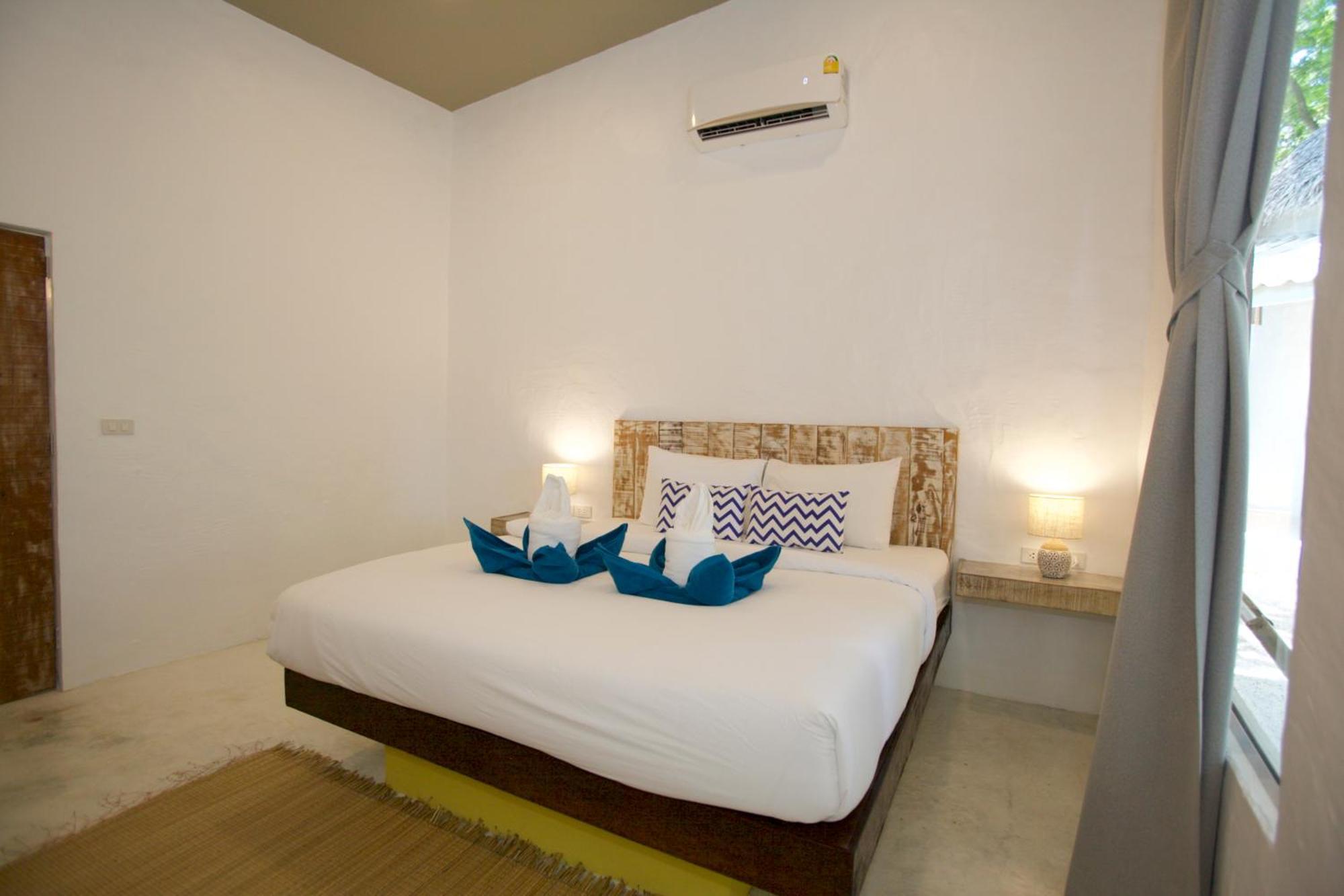 Lime N Soda Beachfront Resort Thong Sala Room photo