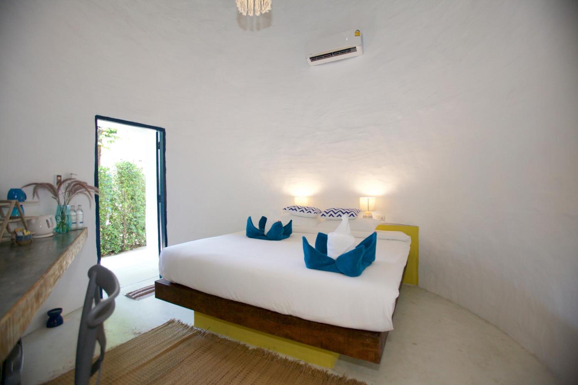 Lime N Soda Beachfront Resort Thong Sala Room photo