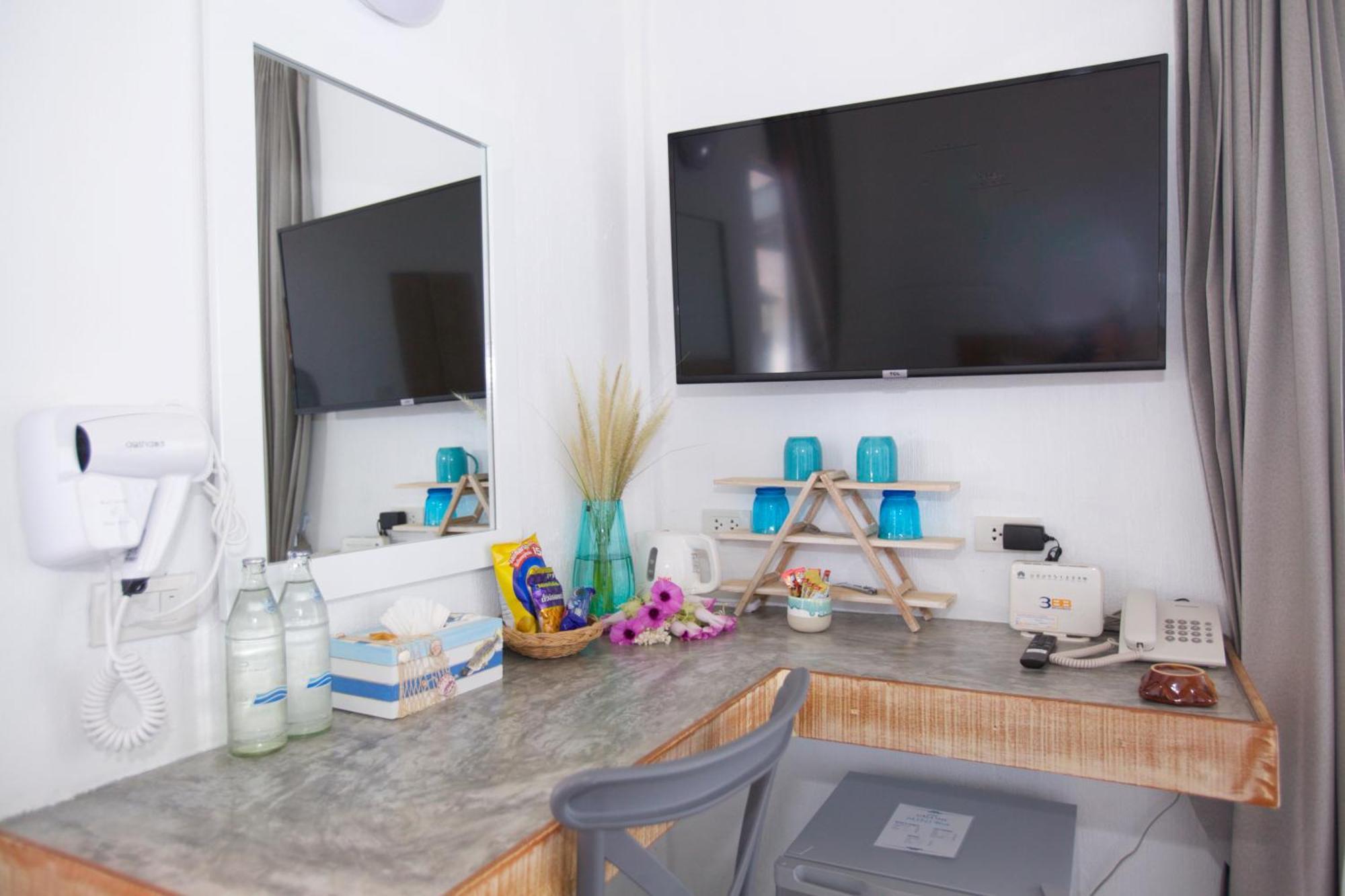 Lime N Soda Beachfront Resort Thong Sala Room photo
