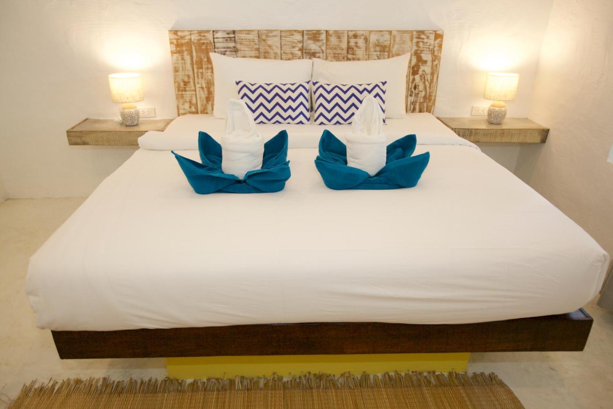 Lime N Soda Beachfront Resort Thong Sala Room photo