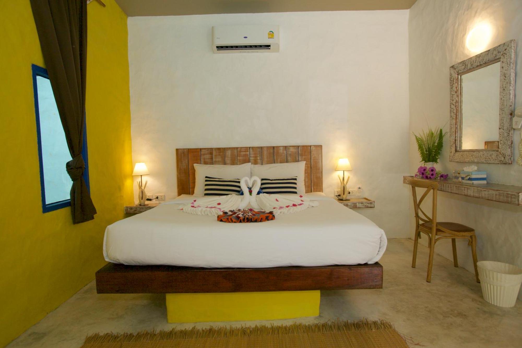 Lime N Soda Beachfront Resort Thong Sala Room photo